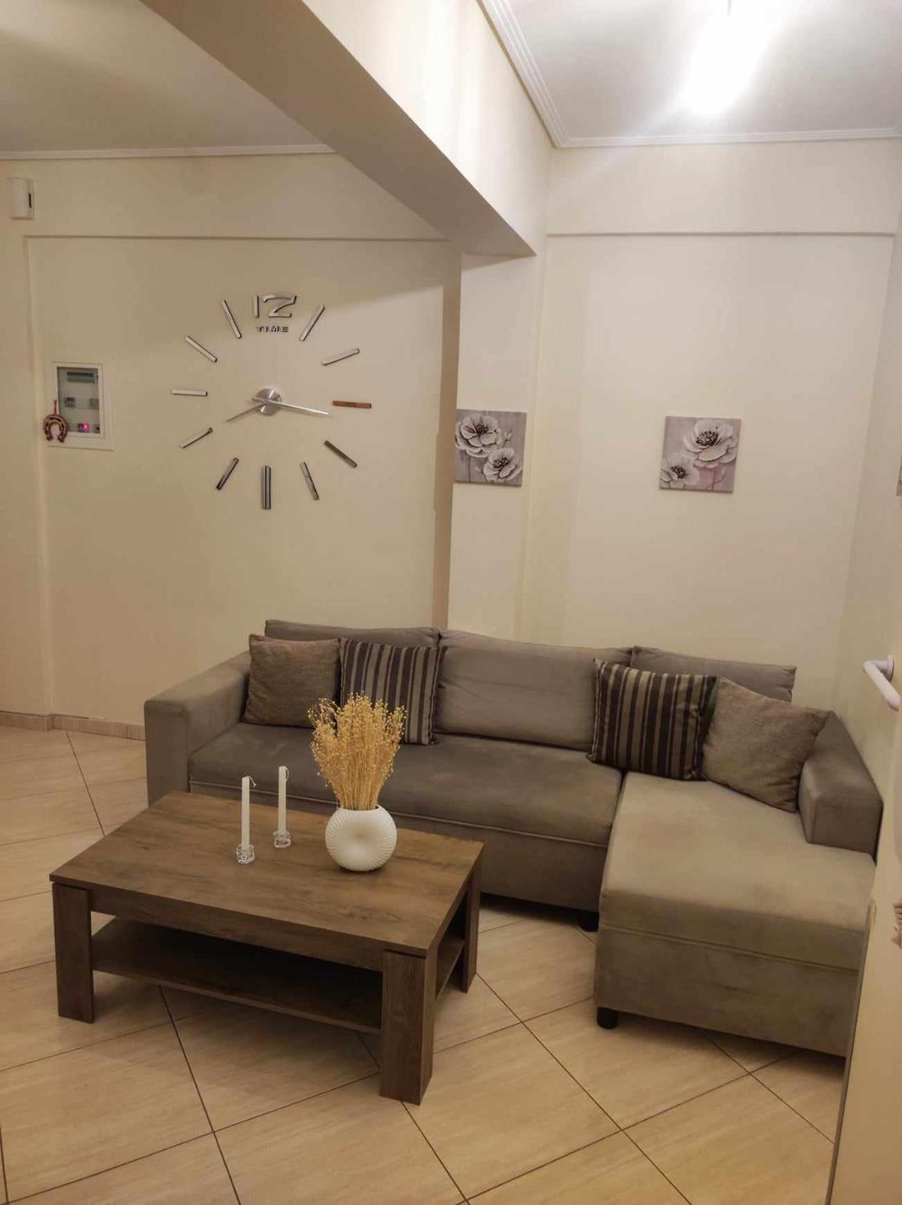 Appartement Ομορφο Διαμερισμα Στο Κεντρο Της Πολης Με Παρκιν à Tríkala Extérieur photo