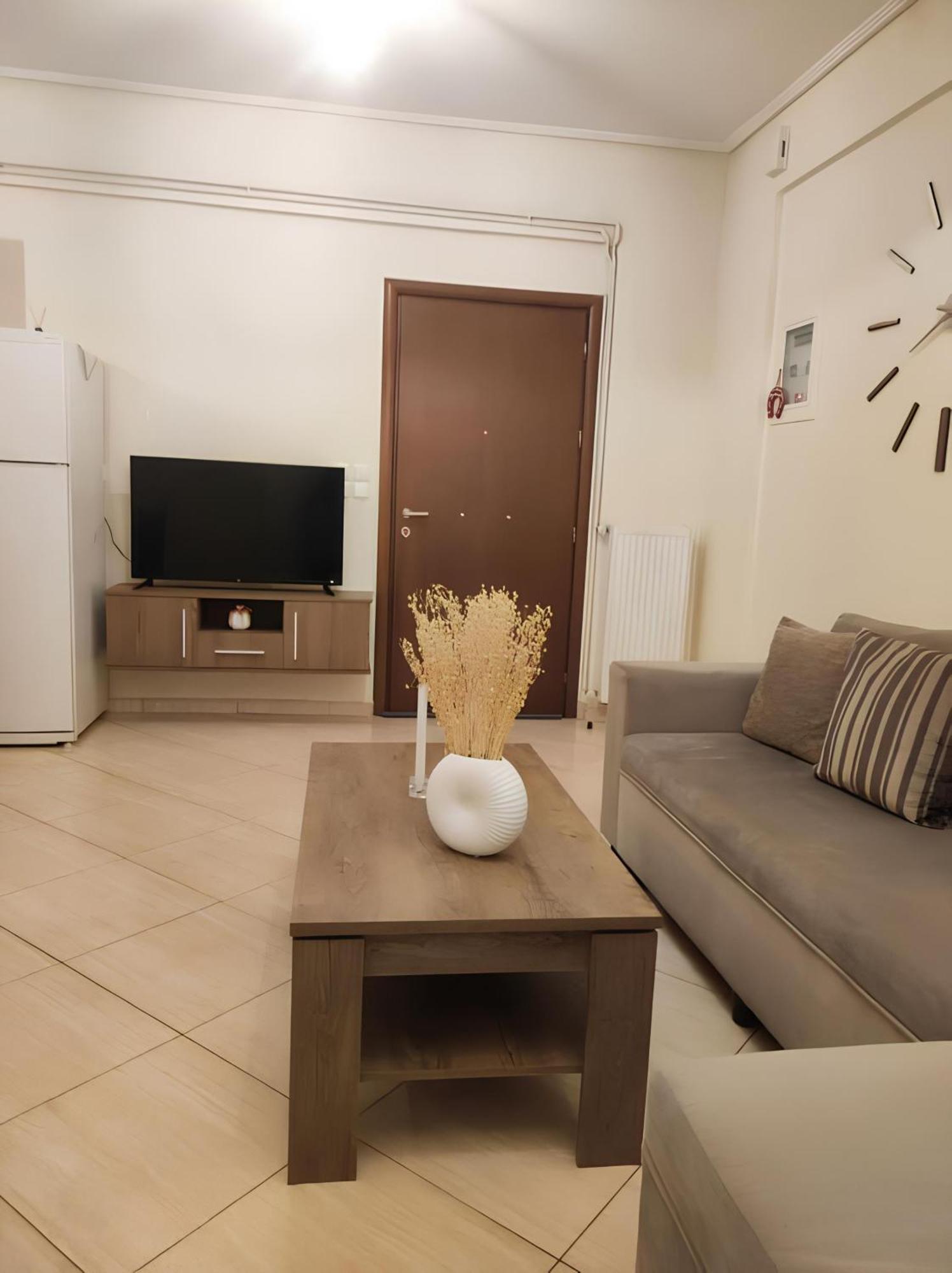 Appartement Ομορφο Διαμερισμα Στο Κεντρο Της Πολης Με Παρκιν à Tríkala Extérieur photo